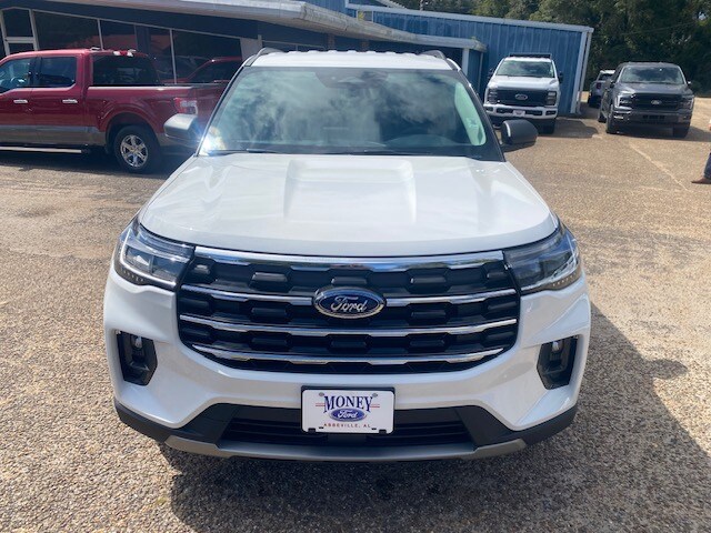 2025 Ford Explorer photo 2