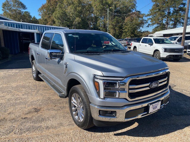 2025 Ford F-150 Lariat photo 4