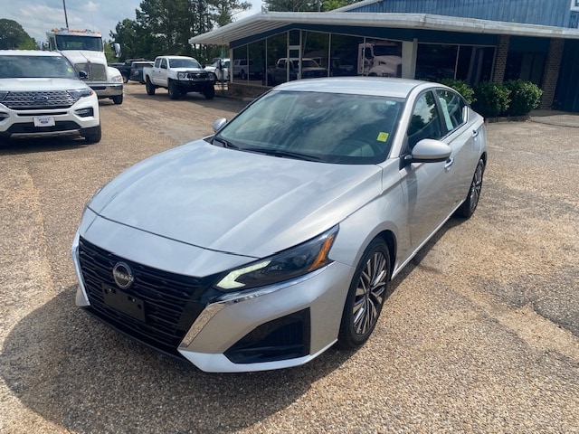 Used 2023 Nissan Altima SV with VIN 1N4BL4DV0PN384880 for sale in Abbeville, AL