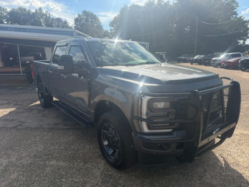 Used 2024 Ford F-250SD Lariat Truck