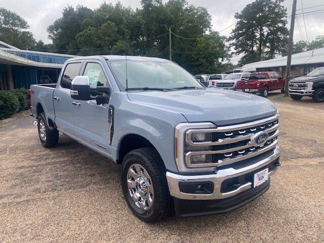 2025 Ford F-250 Lariat photo 4