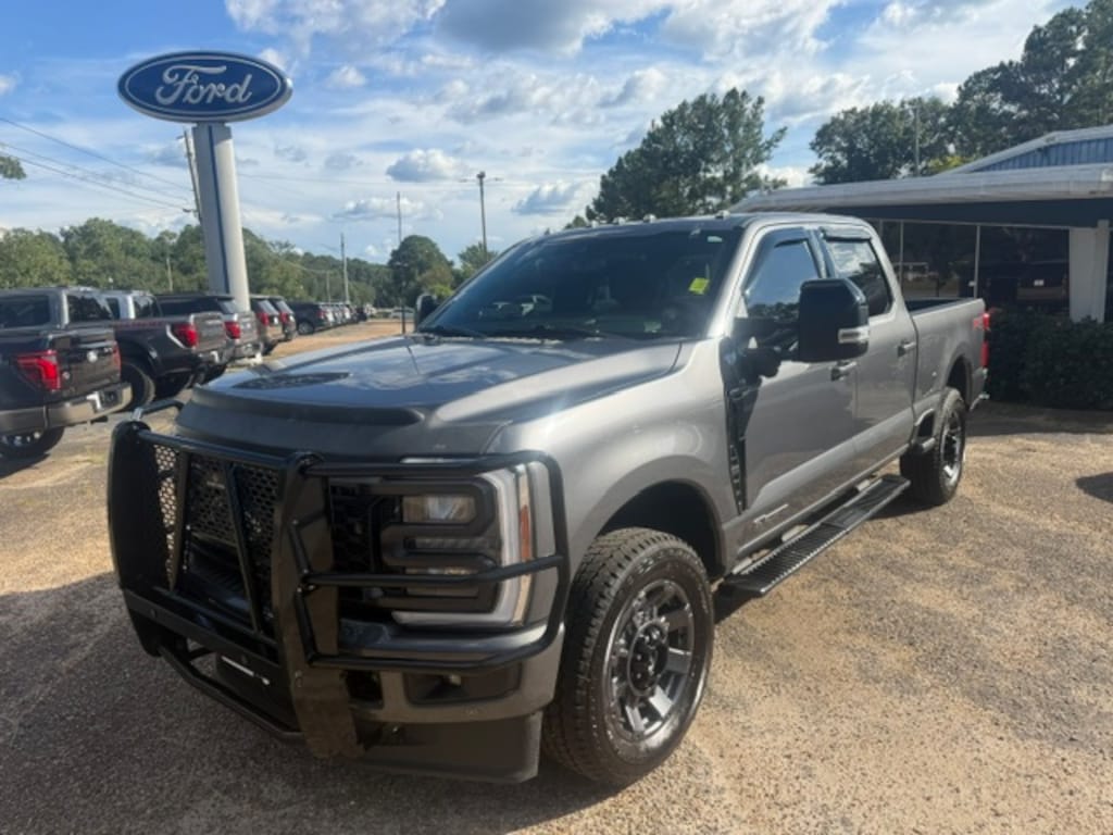 Used 2024 Ford F-250SD Lariat Truck