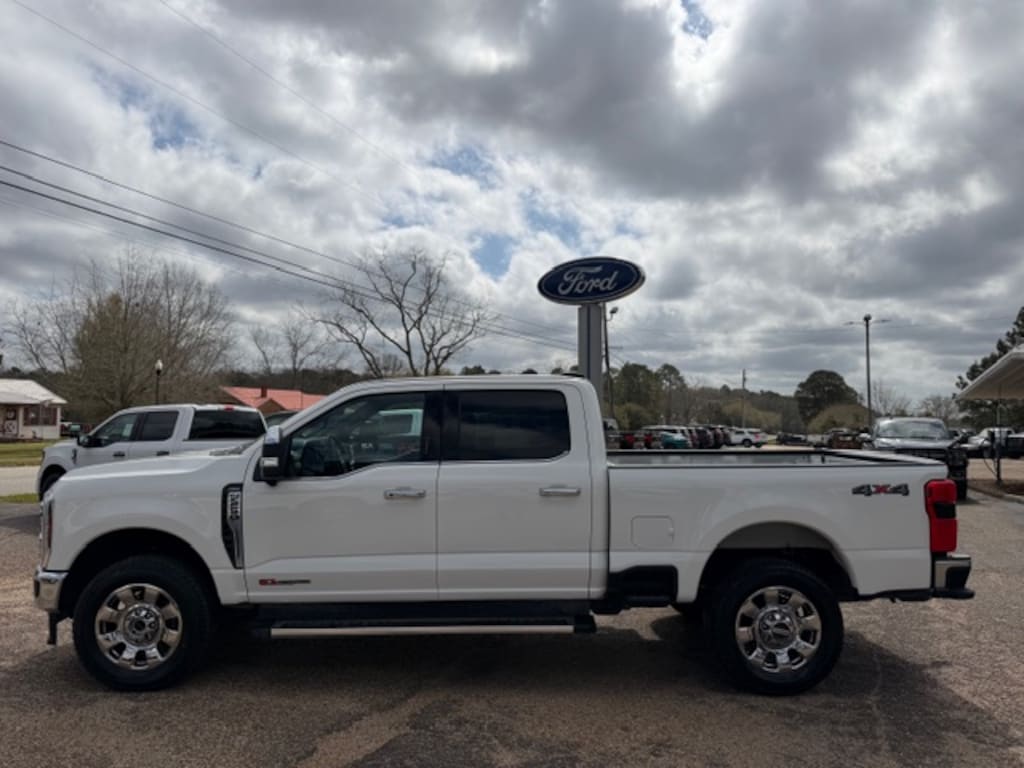 Used 2024 Ford F-250SD Lariat Truck