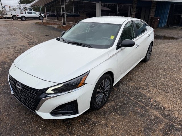 Used 2024 Nissan Altima SV with VIN 1N4BL4DV7RN432670 for sale in Abbeville, AL
