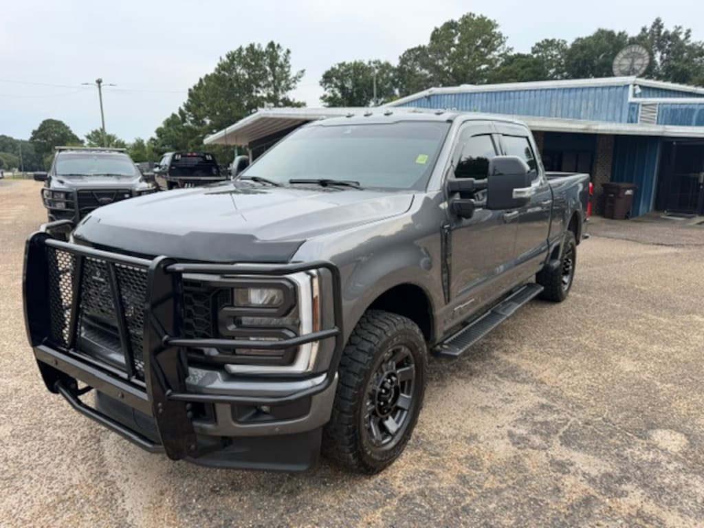 Used 2024 Ford F-250SD Lariat Truck