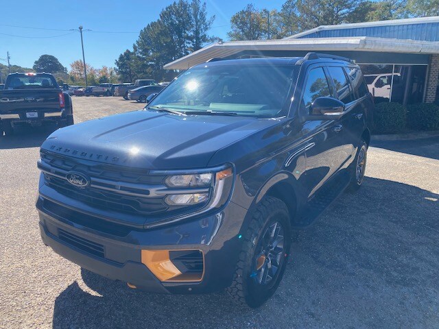 2025 Ford Expedition photo 2