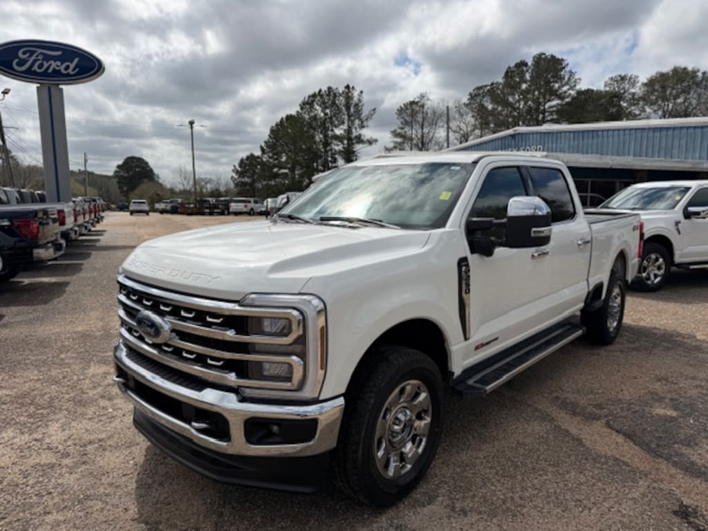 Used 2024 Ford F-250SD Lariat Truck