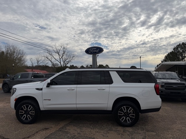 2023 GMC Yukon XL AT4's photo