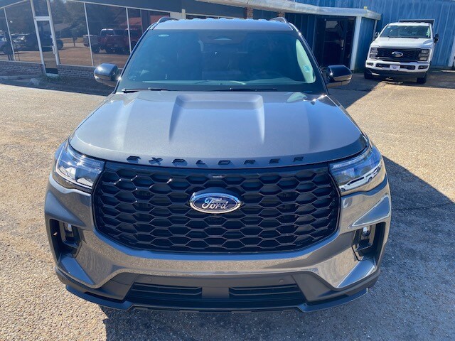 2026 Ford Explorer ST-Line photo 2