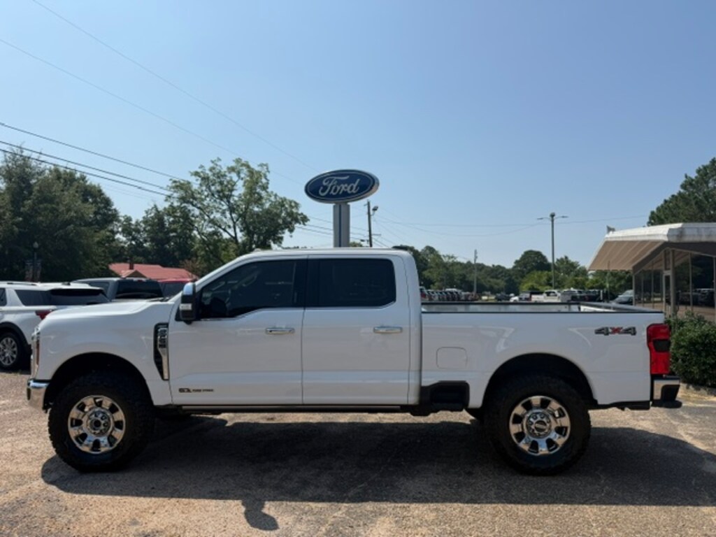 Used 2024 Ford F-250SD Lariat Truck