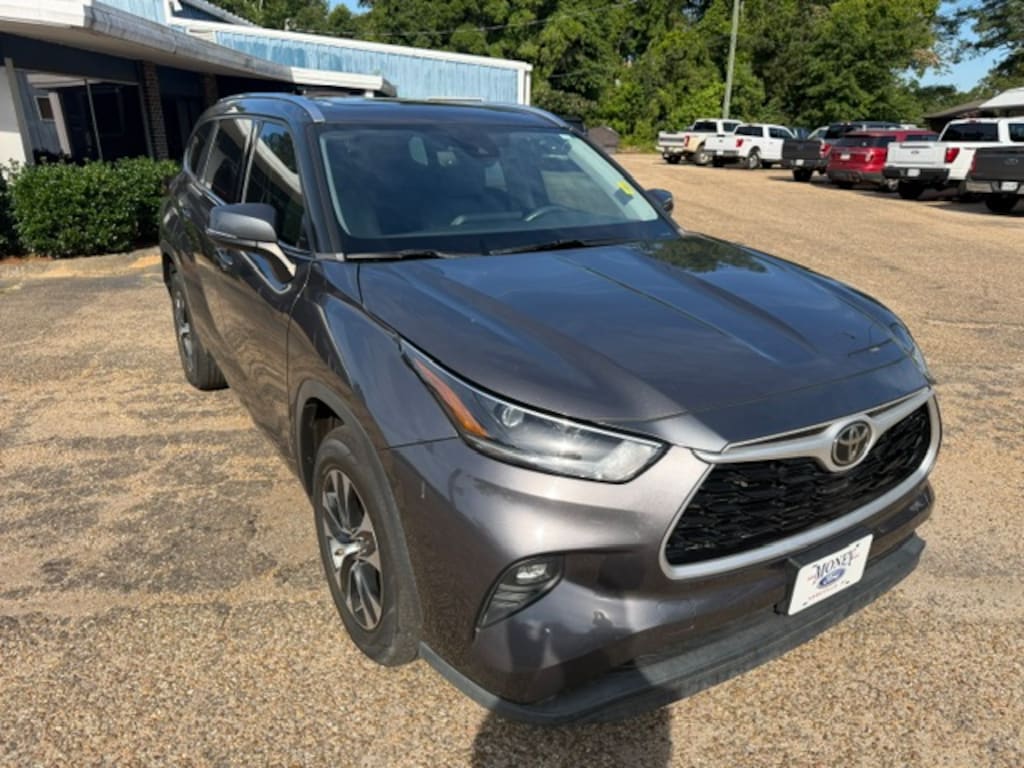 Used 2021 Toyota Highlander XLE SUV