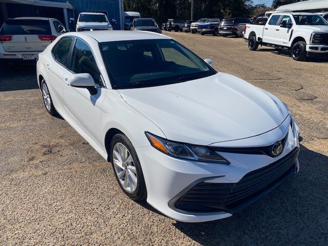 2024 Toyota Camry LE photo 3