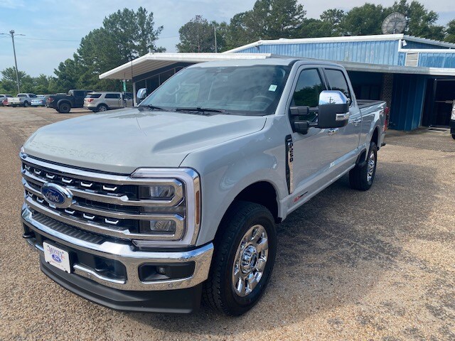 2025 Ford F-250 Lariat photo 2