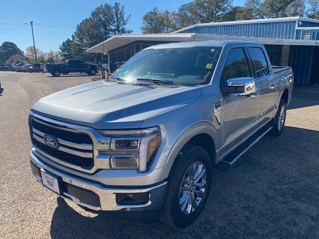 2025 Ford F-150 Lariat photo 2