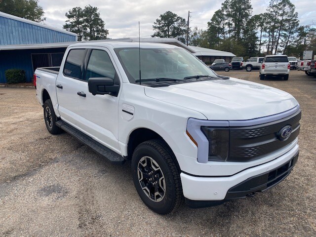 2023 Ford F-150 Lightning XLT photo 4