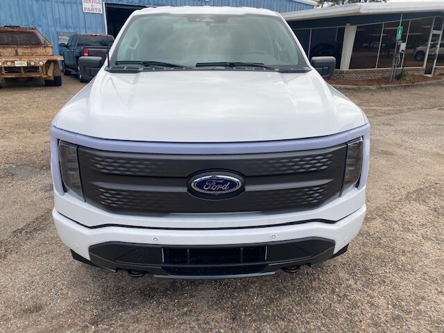 2023 Ford F-150 Lightning XLT photo 3