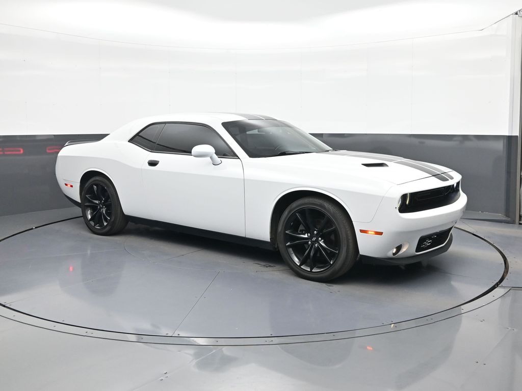 2017 Dodge Challenger SXT's photo