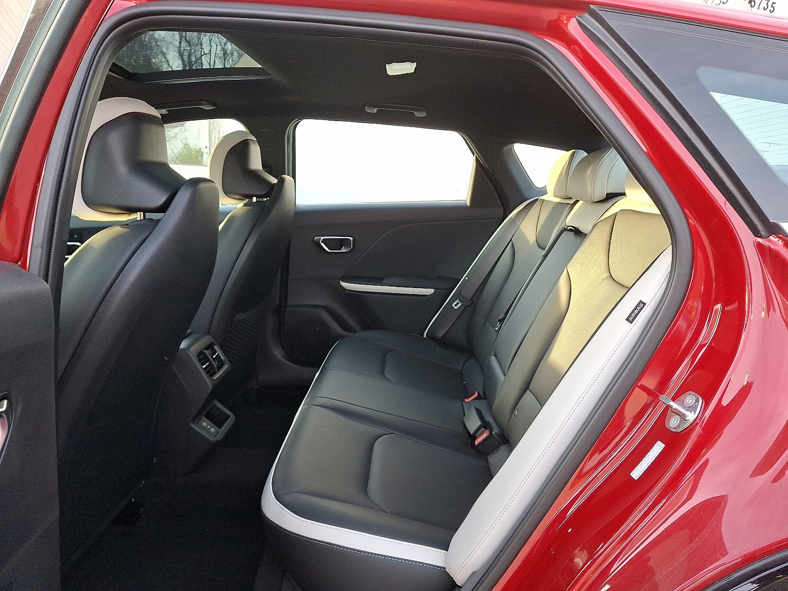 2025 Kia K4 GT-Line Turbo - Photo 6