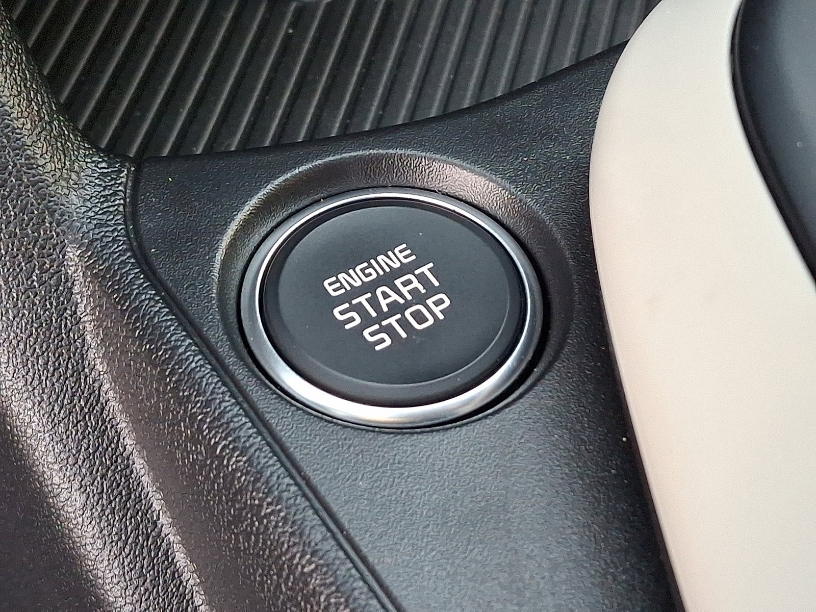 2025 Kia K4 GT-Line Turbo - Photo 12