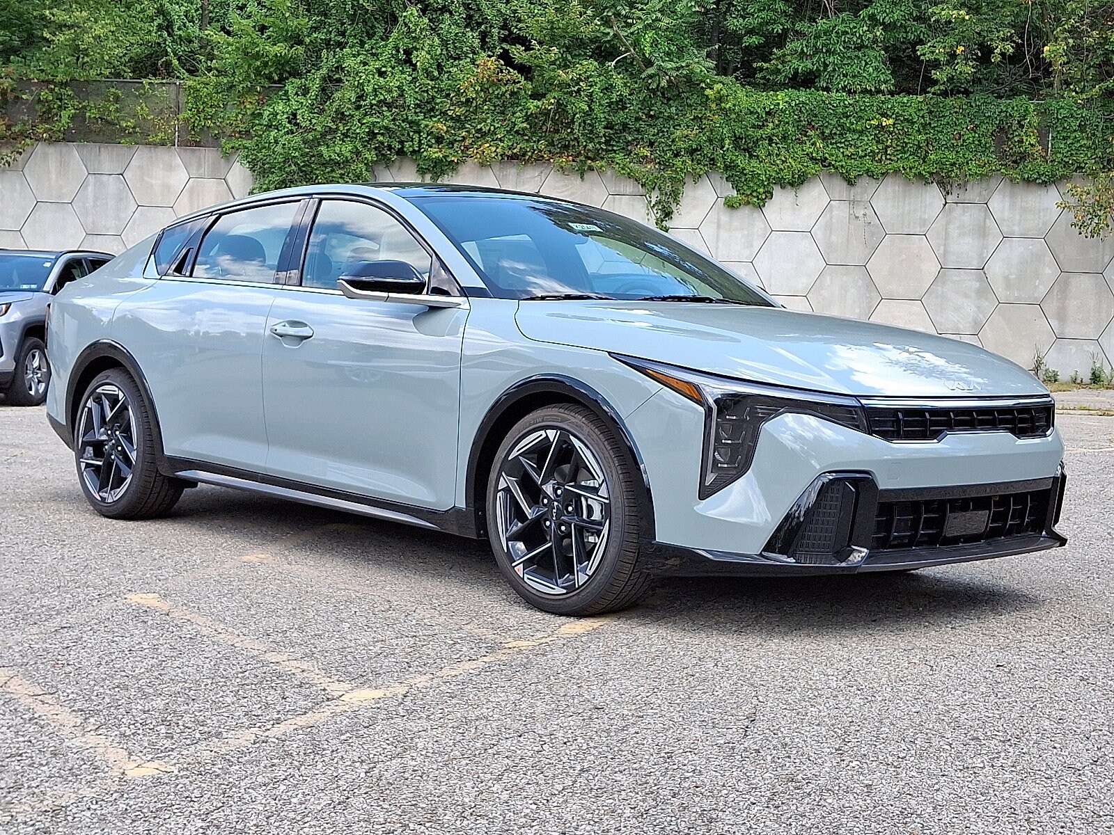 2025 Kia K4 GT-Line photo 2