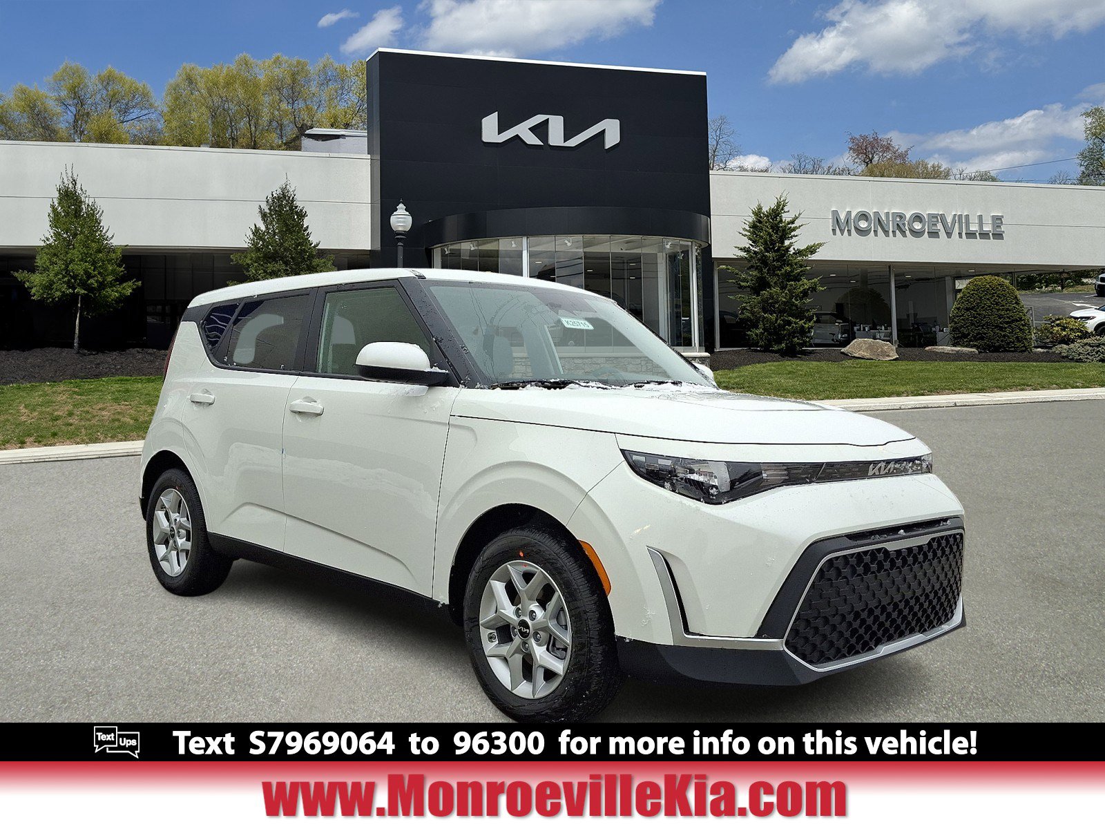 2025 Kia Soul LX's photo