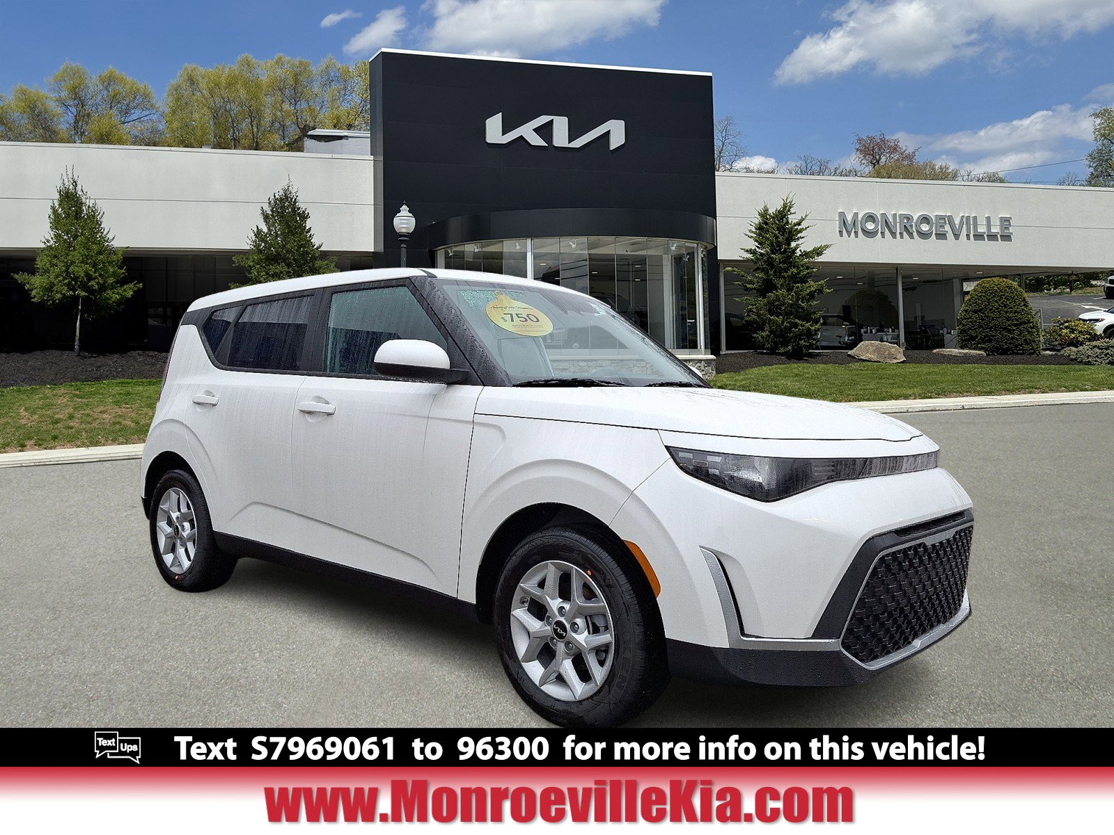 2025 Kia Soul LX's photo