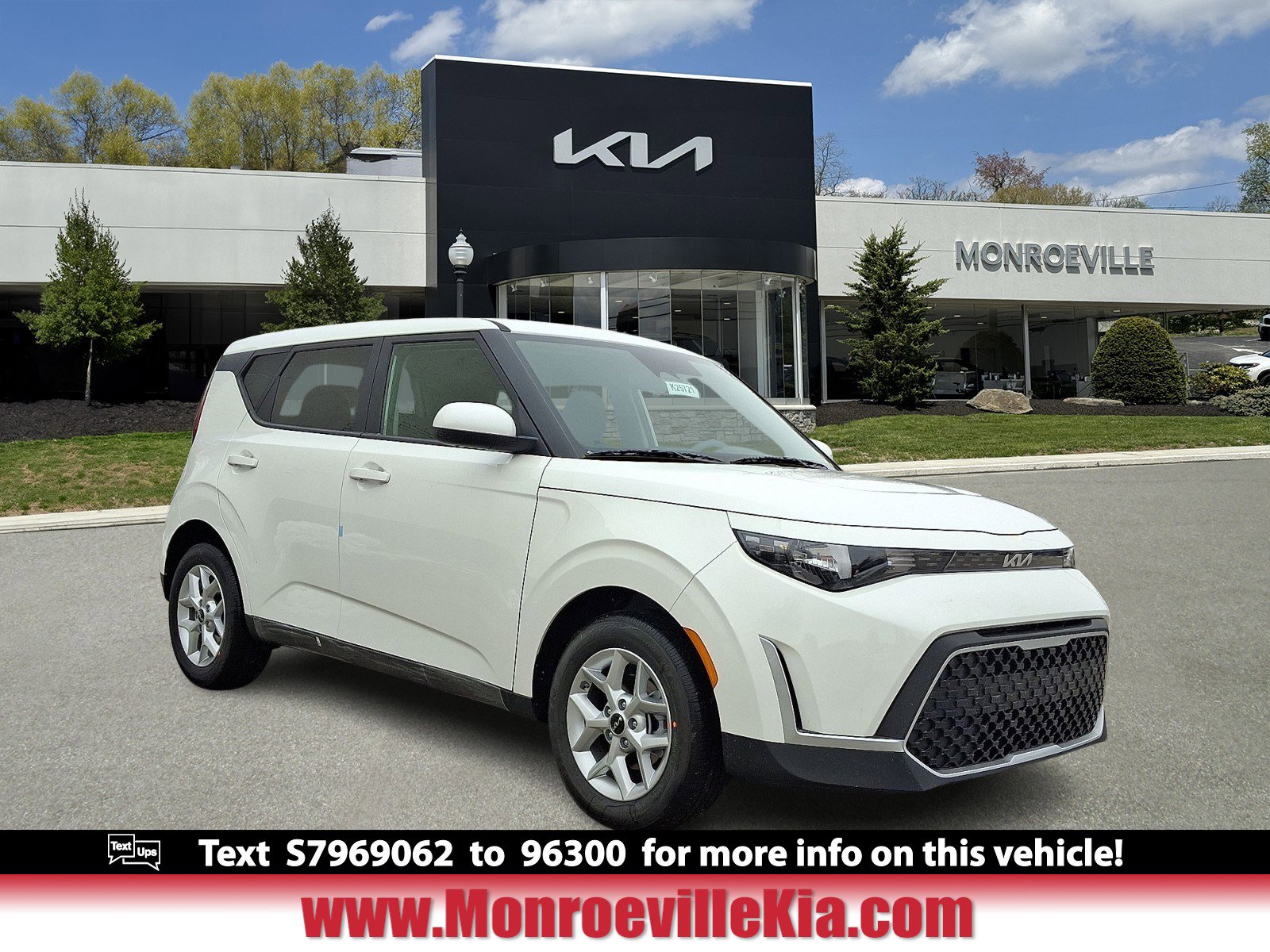 2025 Kia Soul LX's photo