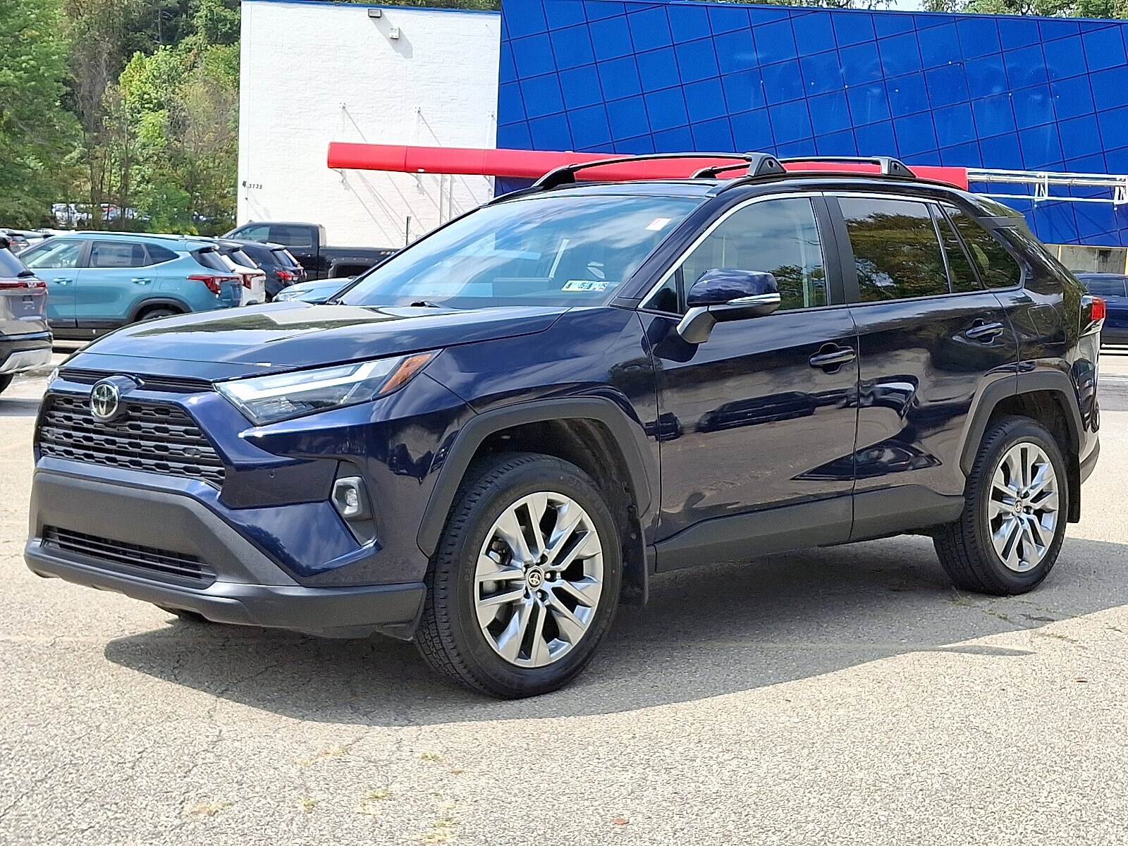 2024 Toyota RAV4 XLE Premium photo 3