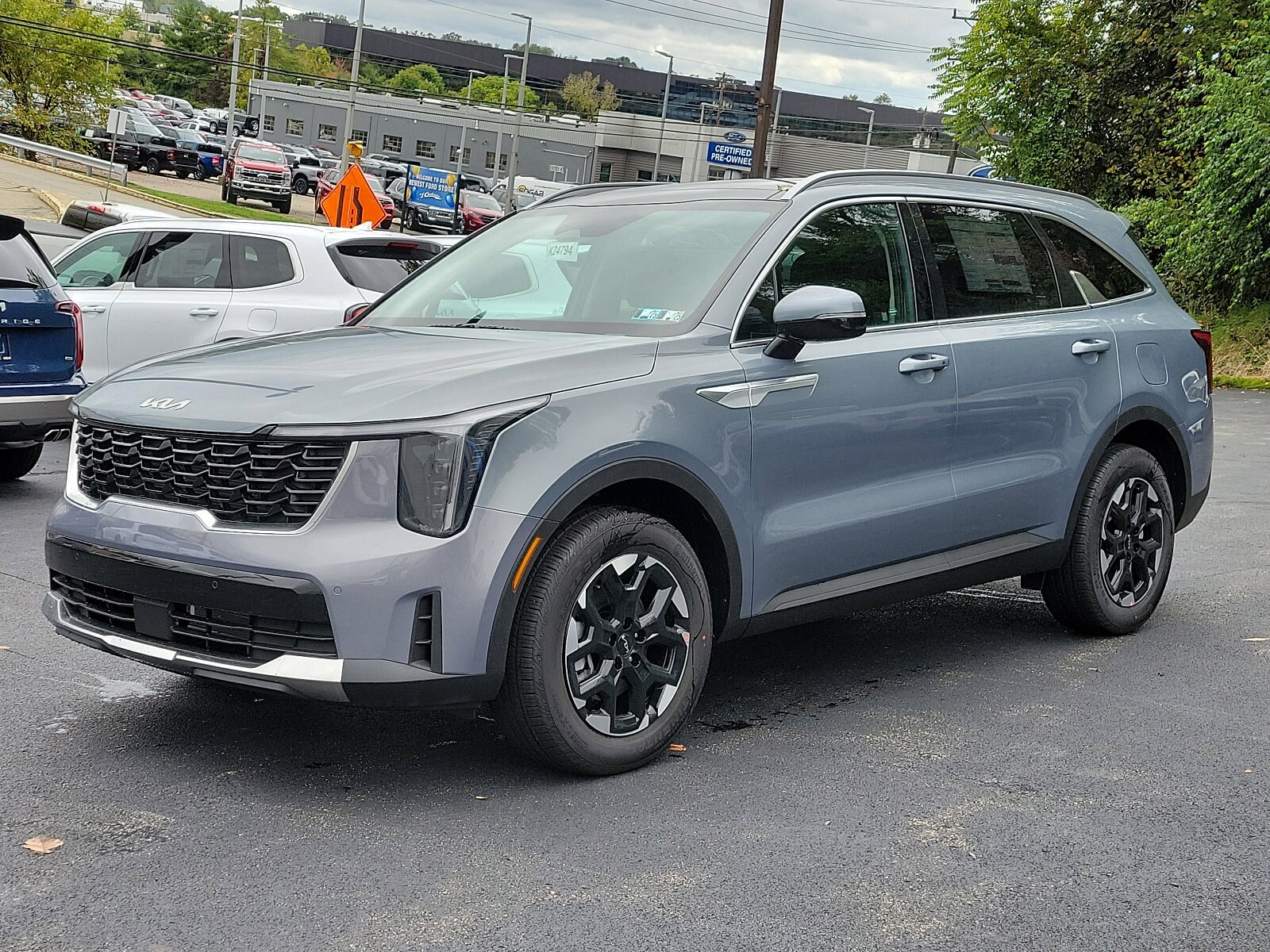 2025 Kia Sorento S photo 2