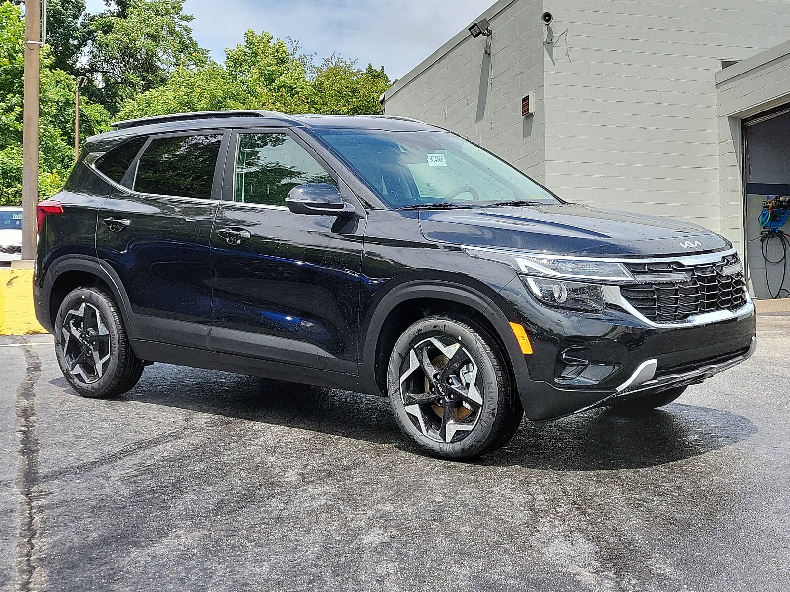 2025 Kia Seltos EX photo 2