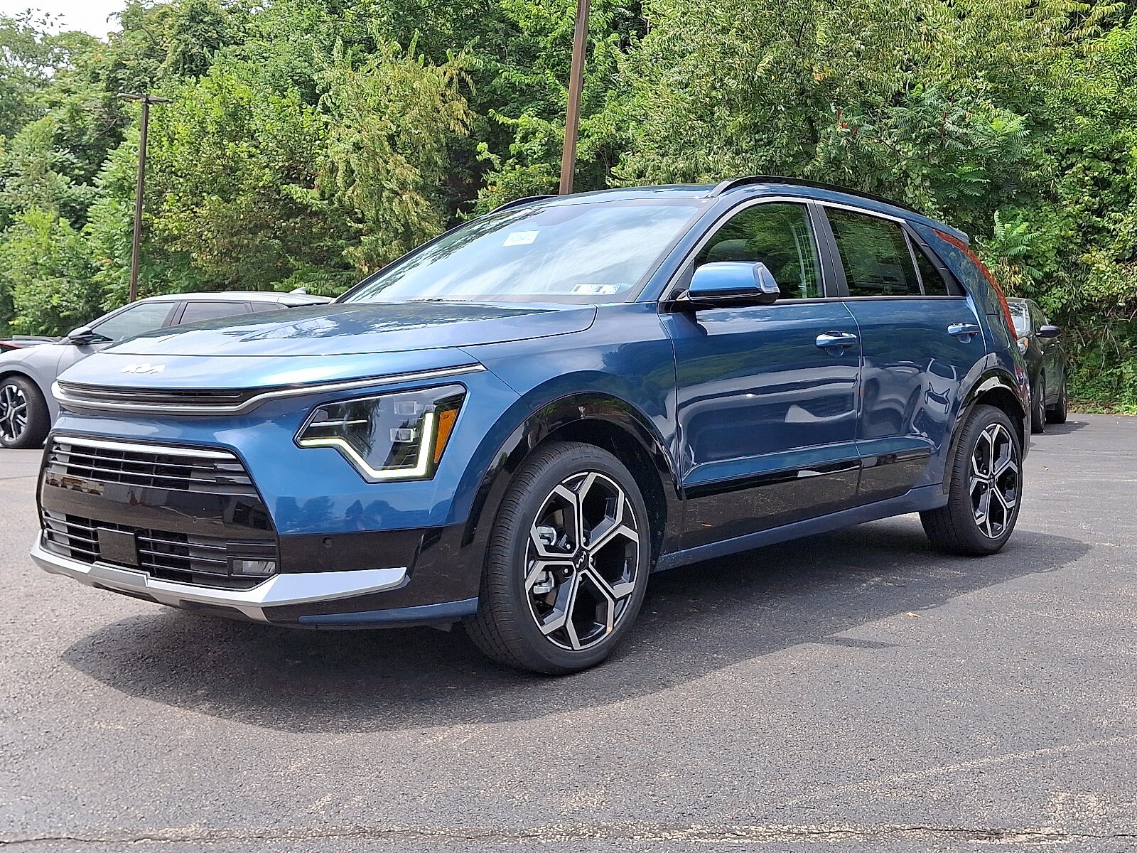 2025 Kia Niro SX Touring photo 2