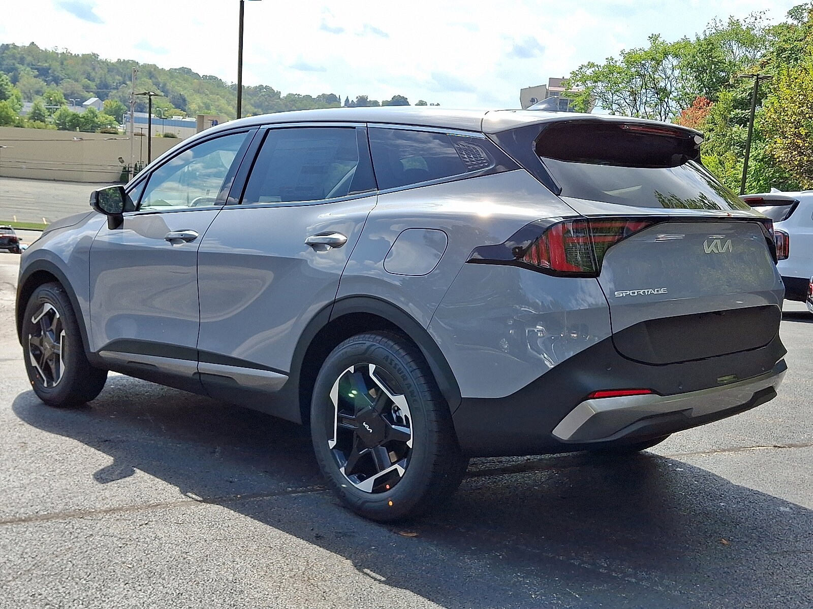 2026 Kia Sportage Hybrid S photo 2