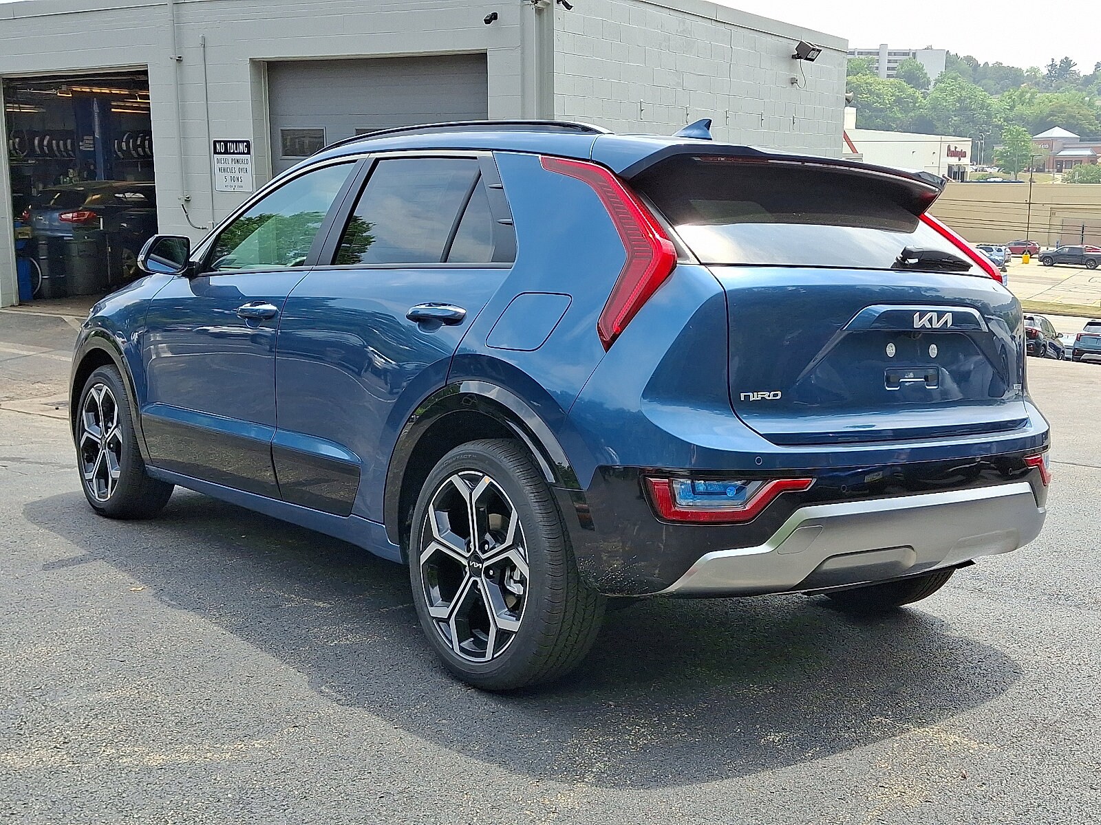 2025 Kia Niro SX Touring photo 3