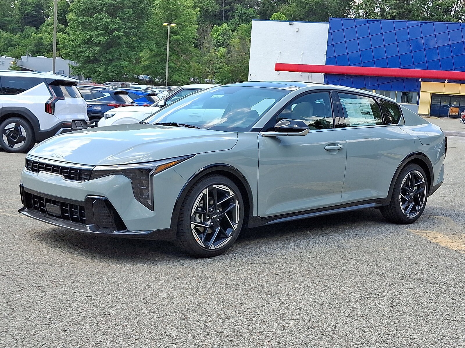 2025 Kia K4 GT-Line photo 3