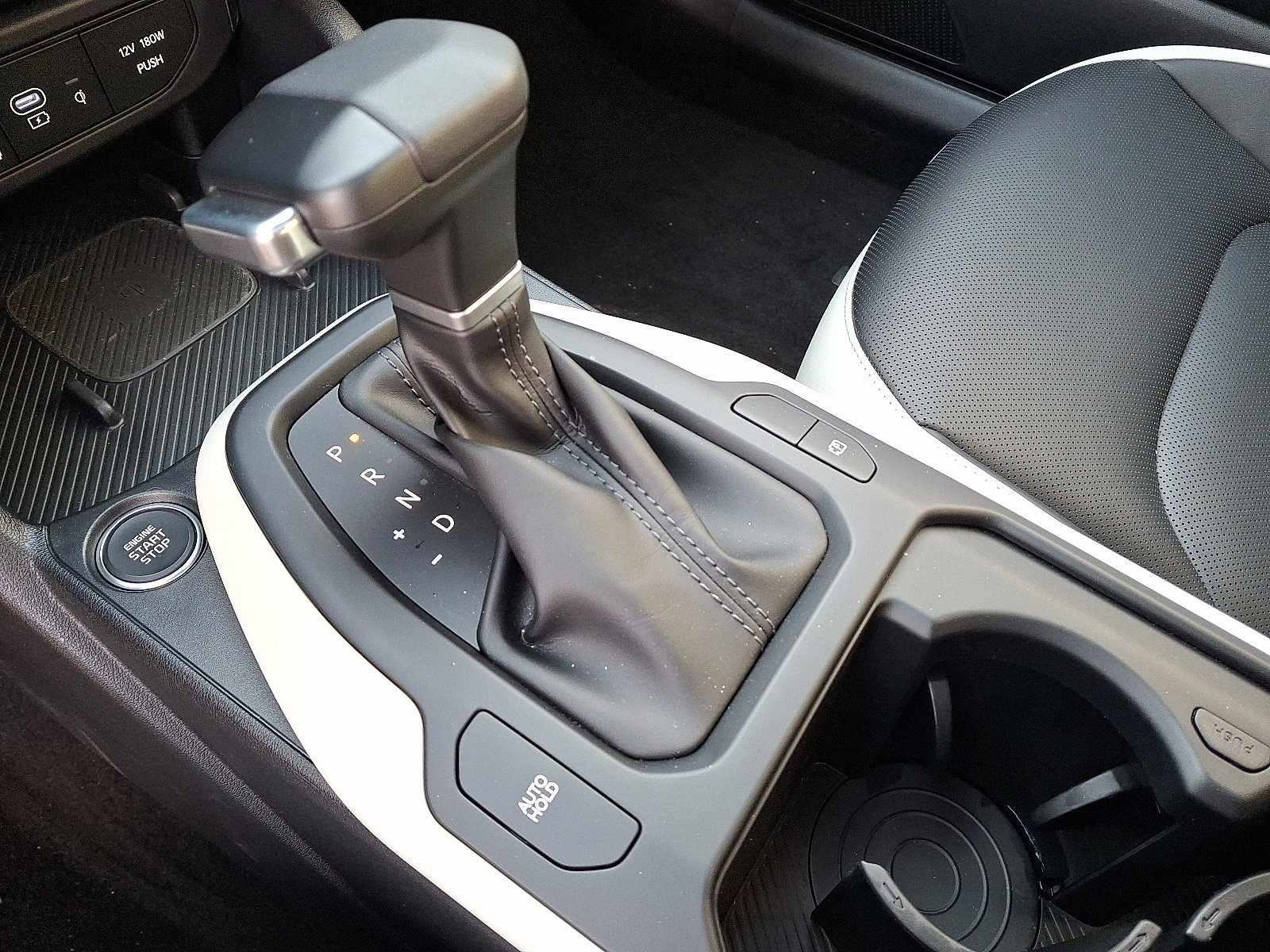 2025 Kia K4 GT-Line Turbo - Photo 9