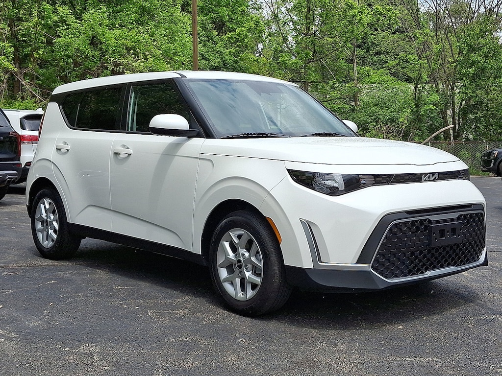 Certified 2025 Kia Soul LX LX FWD