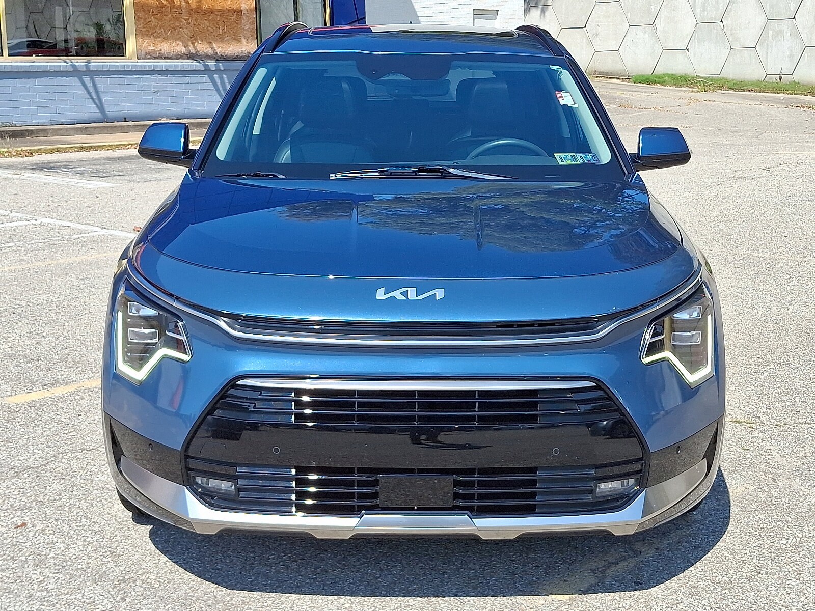 2023 Kia Niro Plug-In Hybrid SX Touring photo 3