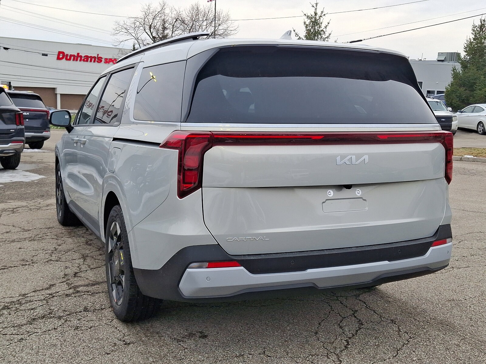 2025 Kia Carnival EX photo 4