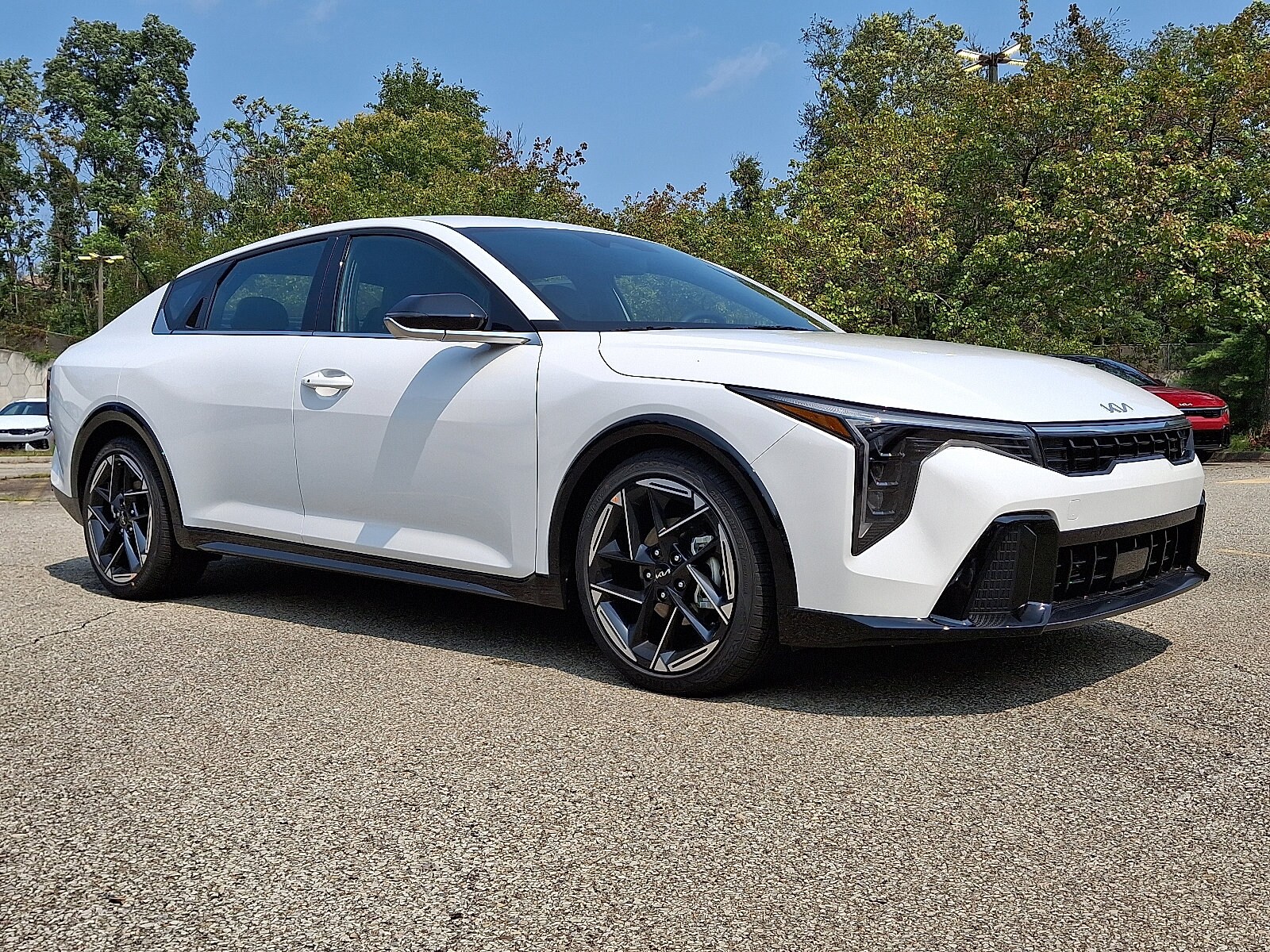 2025 Kia K4 GT-Line photo 2