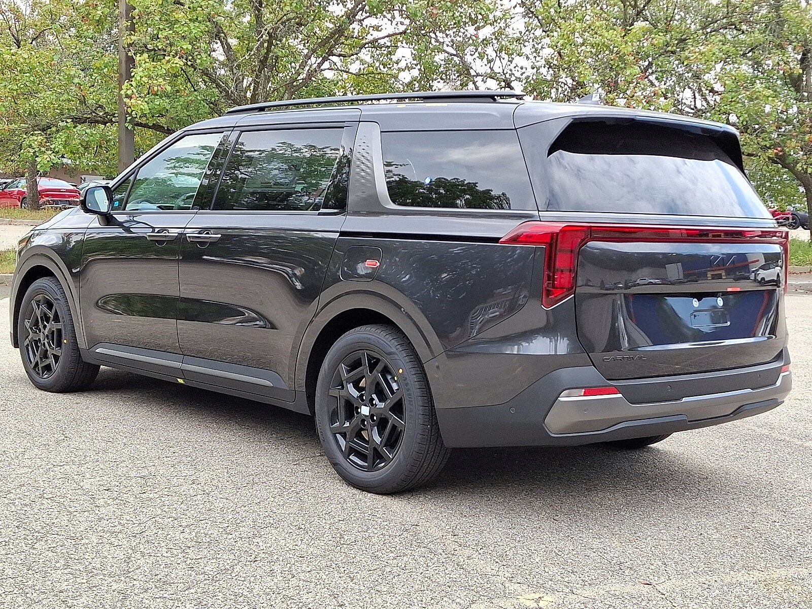 2026 Kia Carnival SX photo 2