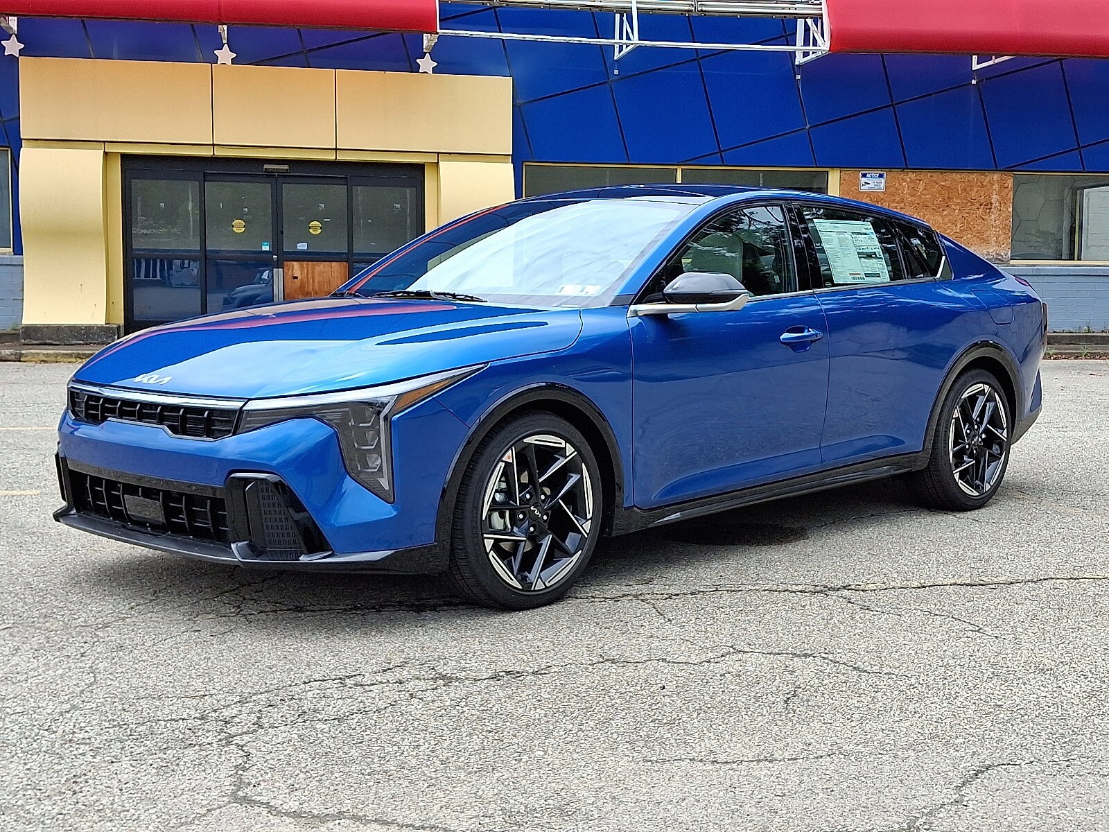 2025 Kia K4 GT-Line photo 2