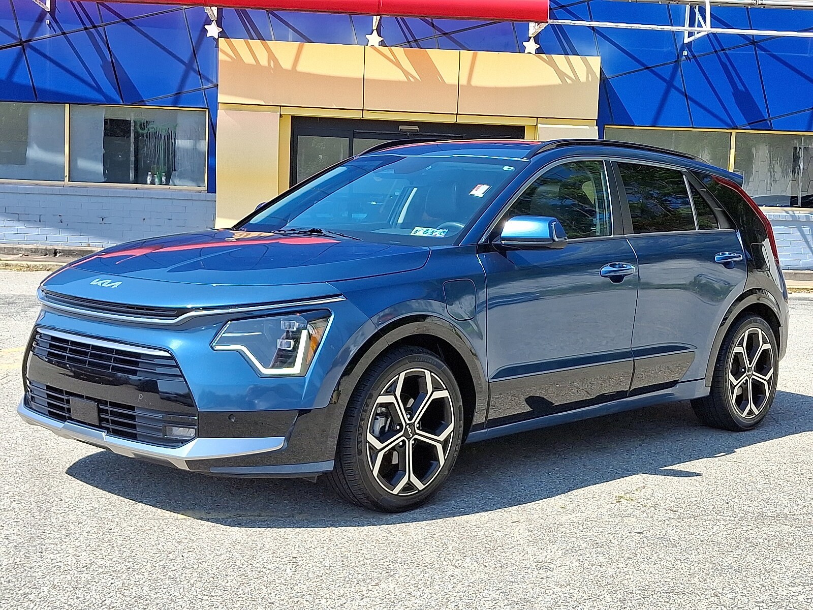 2023 Kia Niro Plug-In Hybrid SX Touring photo 4