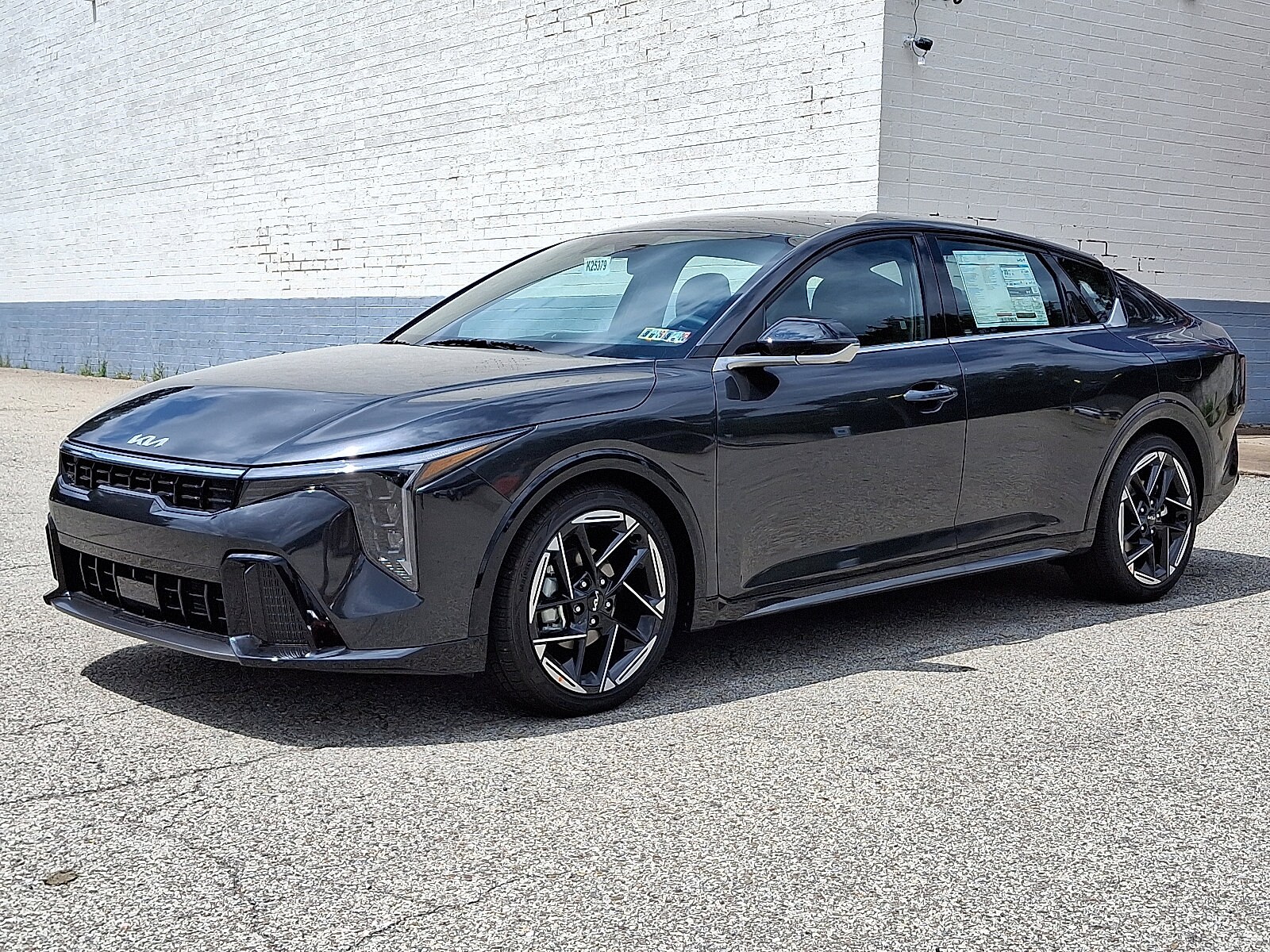 2025 Kia K4 GT-Line photo 2