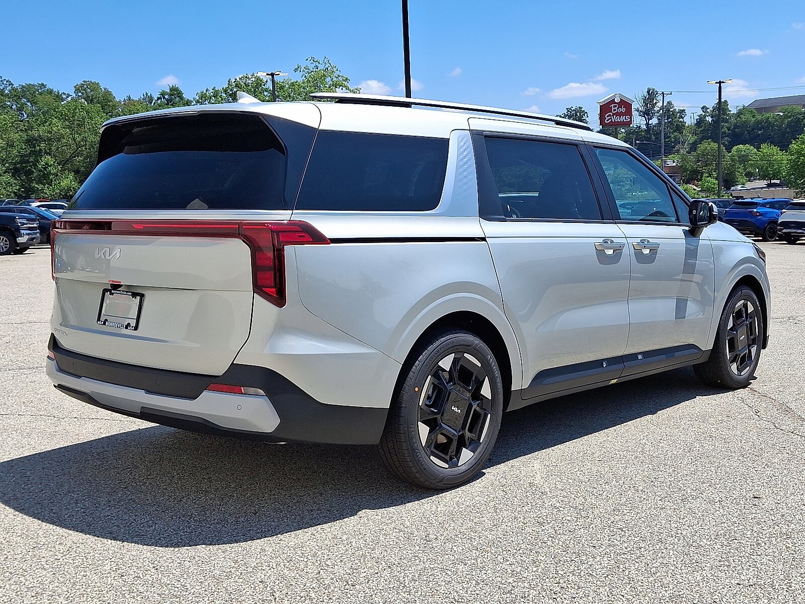 2026 Kia Carnival EX photo 2