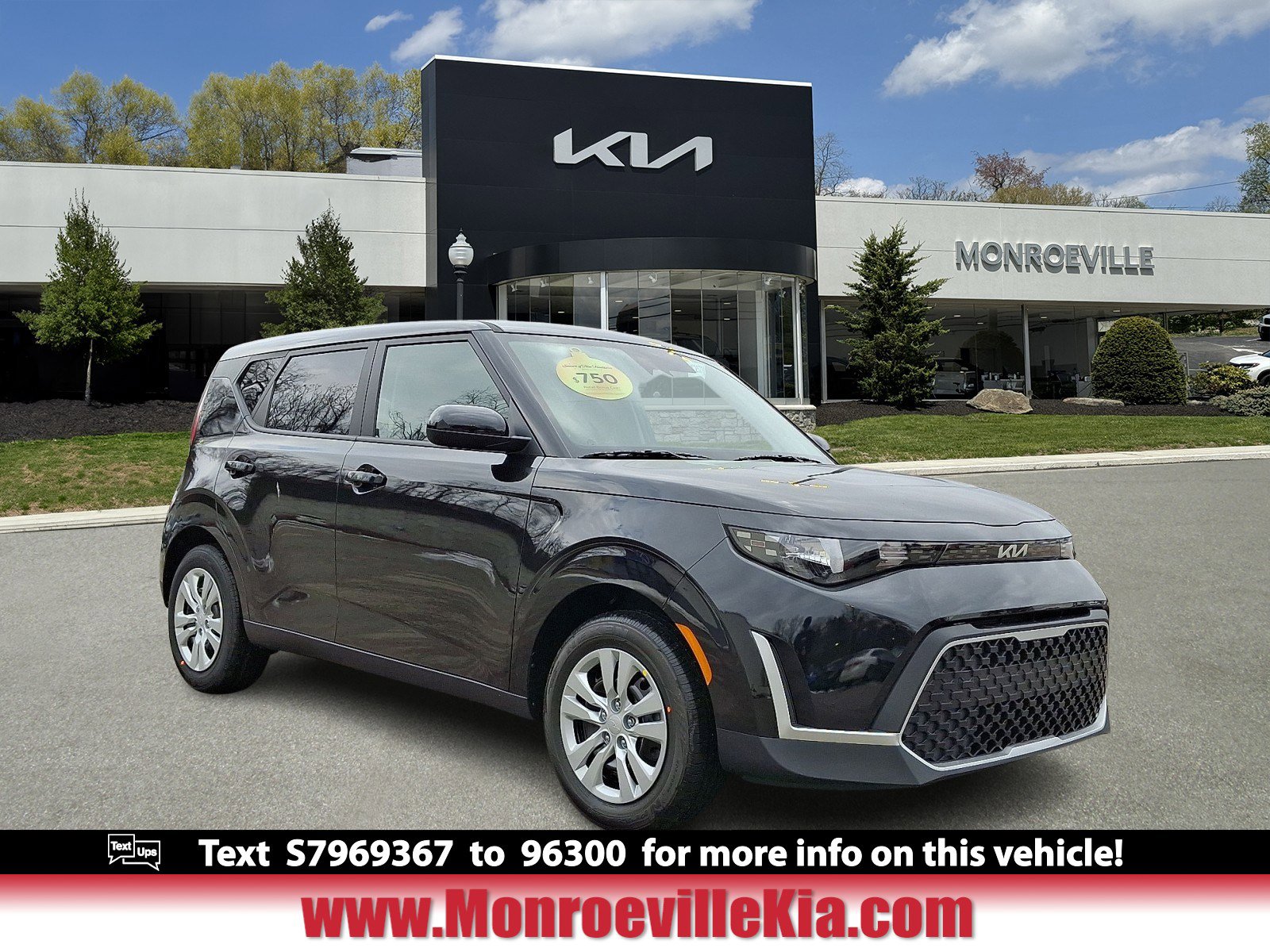 2025 Kia Soul LX's photo