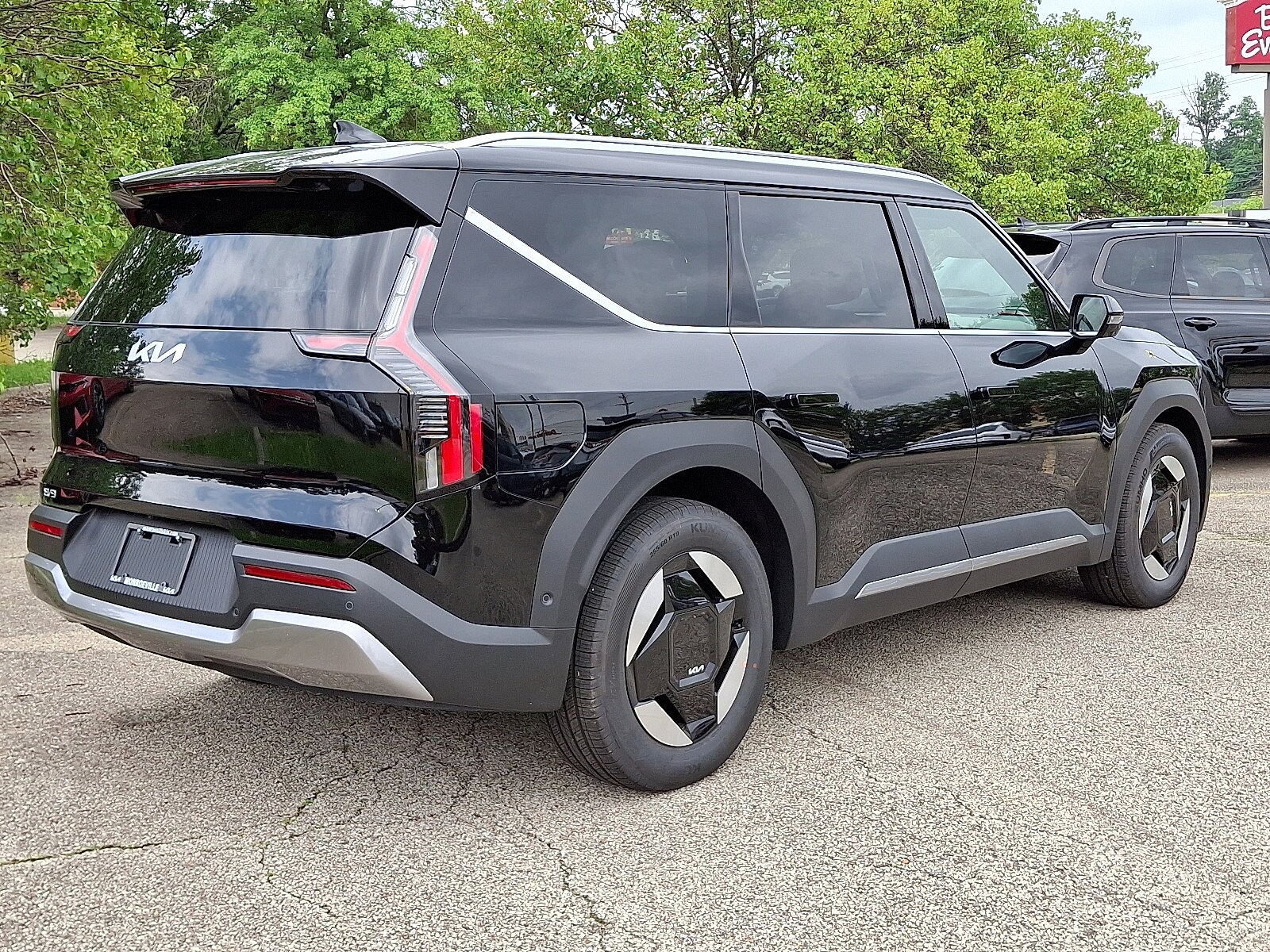 2026 Kia EV9 Wind AWD photo 3