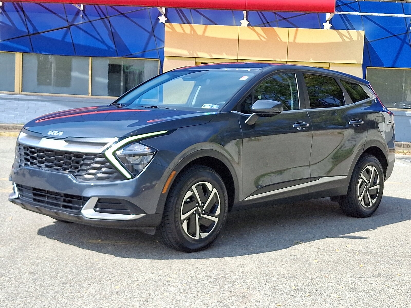 2023 Kia Sportage Hybrid LX photo 4