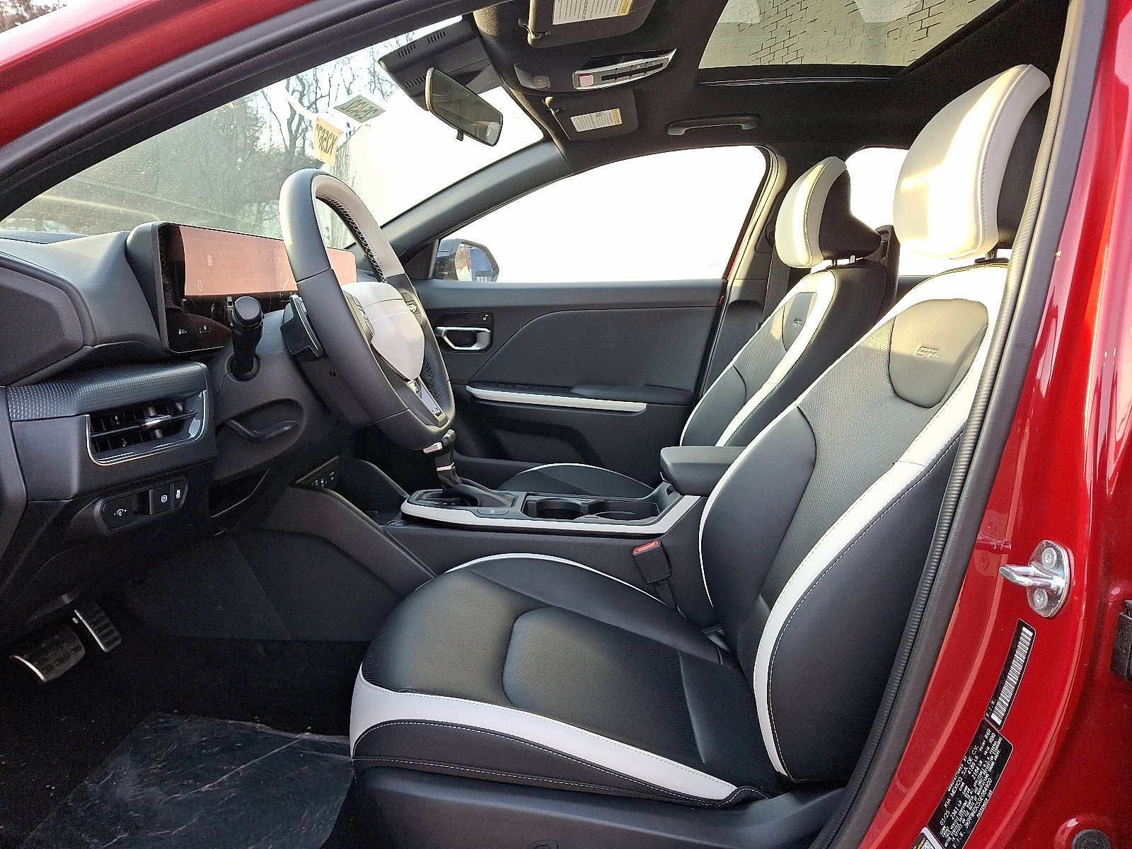 2025 Kia K4 GT-Line Turbo - Photo 7