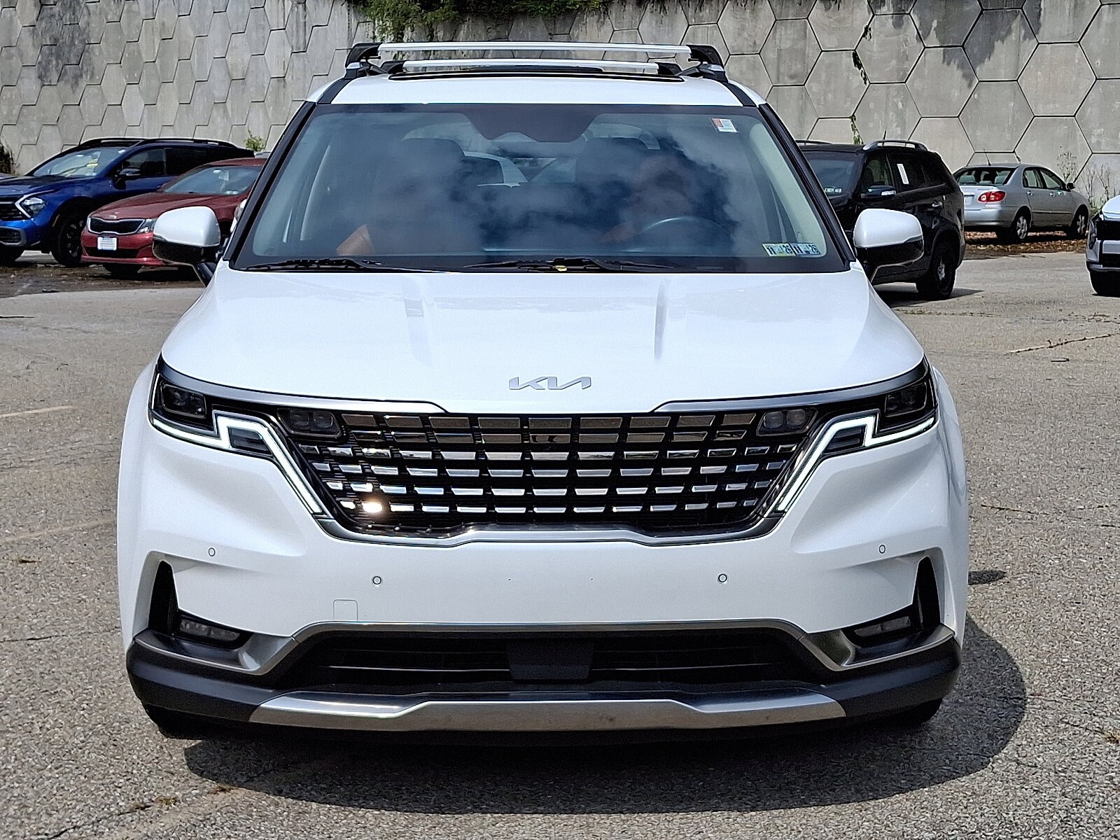 2024 Kia Carnival SX Prestige photo 2