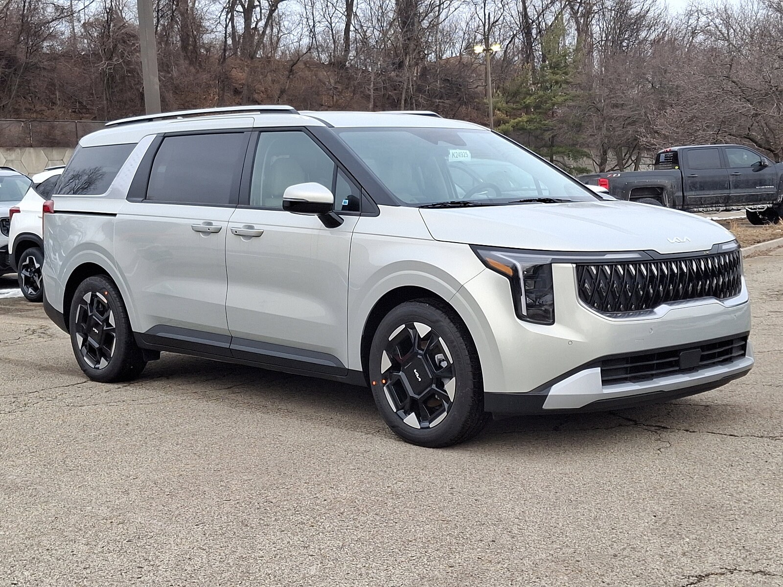2025 Kia Carnival EX photo 2
